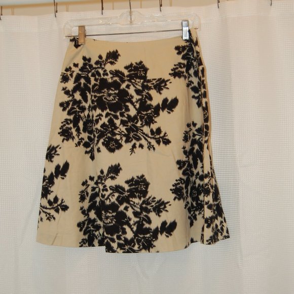The Limited Black and Tan Flowered Patterned Full Skirt Size 4 - Picture 5 of 9